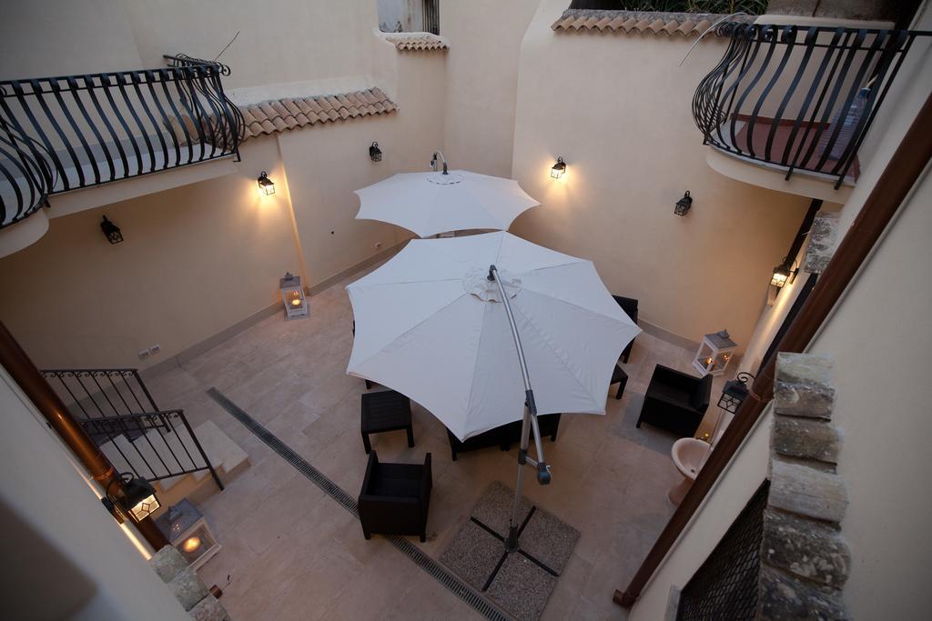 סירקוזה Italiana Resort Maniace מראה חיצוני תמונה